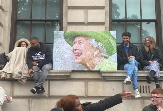 英国人的告别时刻：女王在他们心中到底意味什么?