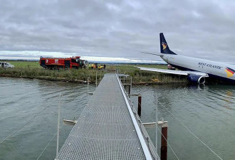 一架波音737货机扎湖里 法国一机场关闭