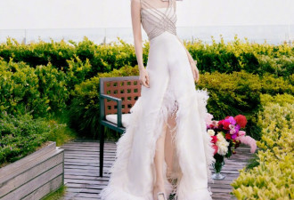 Angelababy穿白裙配闪钻 造型又美又仙