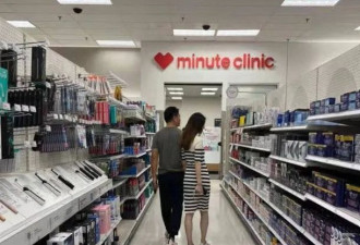 刘强东夫妻在美国逛超市被“偶遇” 妻子