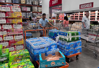 飓风将侵袭佛州 民众抢购超市被一扫而空