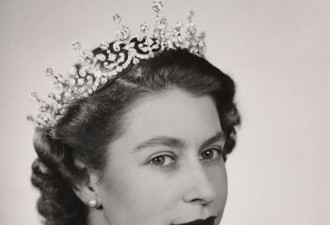 英国王室曝“女王70年前绝美肖像”，宣布哀悼期结束（主图）