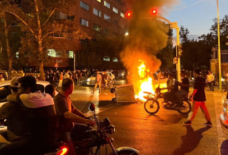 19人在伊朗全国抗议开始以来最致命的冲突中丧生