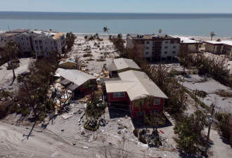 飓风留下满目疮痍重建工巨 有1万人失踪
