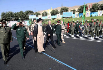 伊朗哈梅内伊出席伊朗军校毕业典礼
