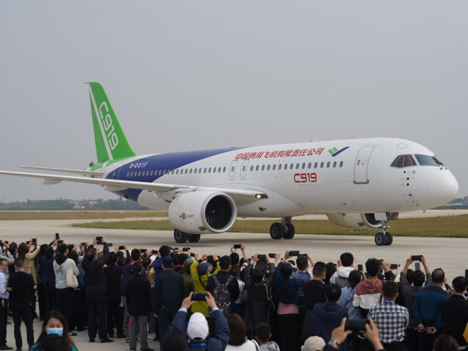中国商飞C919客机获颁型号合格证,进一步挑战波音和空客- 华尔街日报