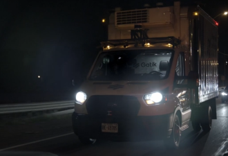【视频】多伦多马路惊现无人驾驶的大货车，看见不要惊慌