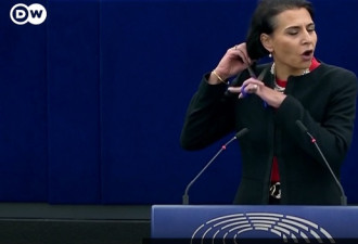 欧洲议会会场发生这样一幕：她掏出剪刀…