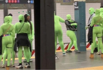 “绿恶魔”现身 纽约9绿衣蒙面女地铁行抢