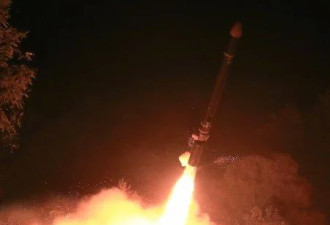 朝鲜试射两枚远程战略巡航导弹 金正恩现场指导