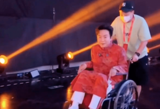 44岁李玉刚近况曝光，坐轮椅录节目