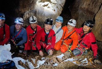 120米深洞穴现大熊猫化石 揭秘采集过程