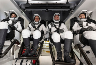 美国“龙”飞船载4名美欧宇航员返回地球