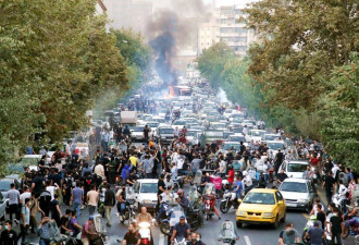 伊朗示威失控？最恐怖监狱枪声大作、陷入火海