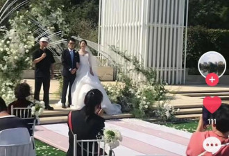 孟非在南京做婚礼主婚人 模样消瘦出场