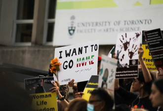 多伦多大学爆发抗议游行！数百人围堵校长！大批学生“封嘴噤声”