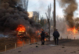 俄军动用“蜂群”战术 乌克兰多地遭轰炸