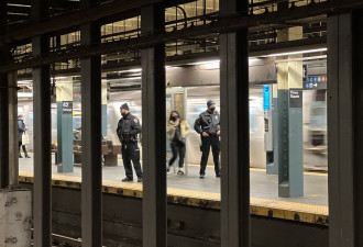 地铁罪案频传 市长亚当斯：纽约人别做低头族