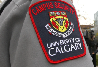 加拿大大学惊现持刀攻击者！警报失效，学生四处逃散！
