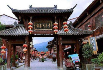 中国一座低调的古镇 因一棵千年古树出名