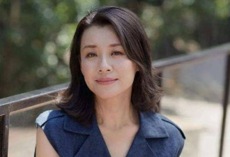 她25岁爱上大15岁导演 被抛弃后嫁穷小子