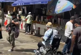 洪金宝菜市场被偶遇 坐轮椅出行身材消瘦