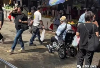 洪金宝菜市场被偶遇 坐轮椅出行身材消瘦