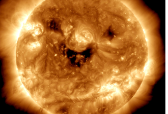 太阳在笑！NASA照片网络疯传 创意想像天马行空