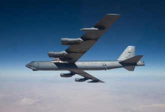 美国向澳洲部署可携核弹头的B-52轰炸机