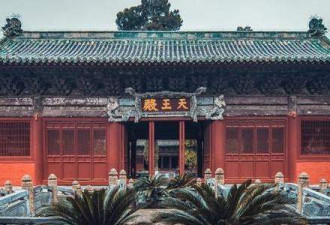 四川绵阳的一座寺庙 像藏在深山的“皇宫”