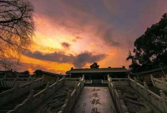 四川绵阳的一座寺庙 像藏在深山的“皇宫”