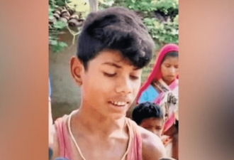 印度8岁男童被眼镜蛇咬中后反咬两口 毒蛇死亡