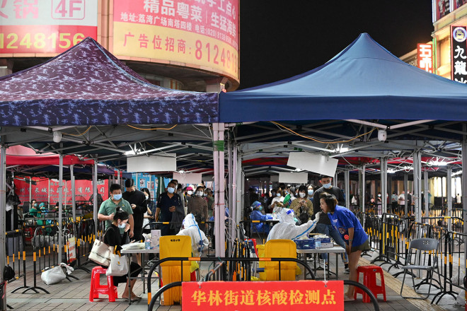 加码封控下广州市民间深化的分裂心态— 普通话主页