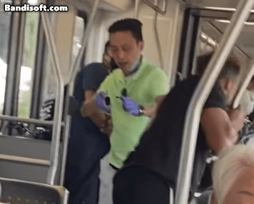 疑似辱骂歧黑人,地铁上亚裔男遭群殴