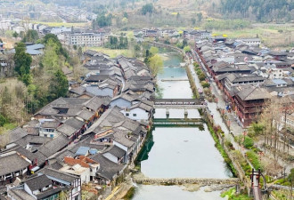 中国有座“神奇”古镇 可间接“环游中国”了