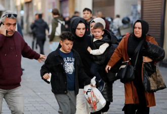 伊斯坦堡购物闹市爆炸 已致6死53伤 众人狂奔逃…