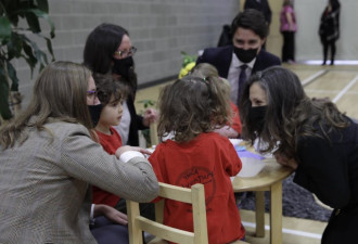 庆祝与阿尔伯塔省签约全加拿大幼儿早教及托儿服务一周年