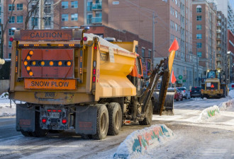 应对今年冬天极端天气 多伦多市府公布巨额清雪预算
