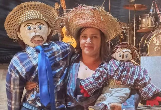 巴西37岁女子和手工布娃娃结婚，生下小布娃娃
