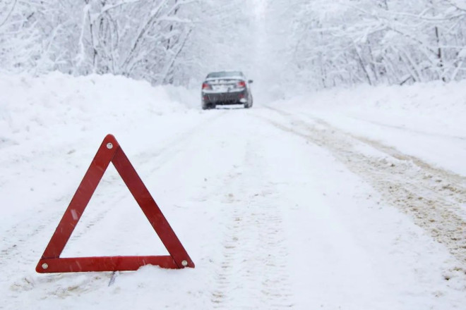 Environment Canada issued a storm squall warning for Niagara on Saturday, and advised people to avoid unnecessary travel.