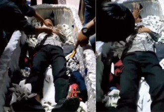 印尼男躺棺材“起死回生” 画面网上疯传