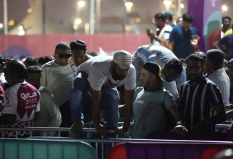 世界杯狂热！卡塔尔贝达公园庆祝活动发生混乱