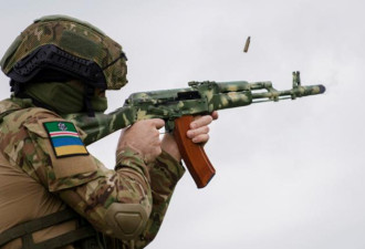 乌军近距离处决11名俄士兵 现场曝光