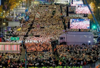 韩媒：首尔20万人集会 要求尹锡悦下台