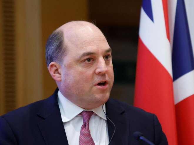 英国首次向乌克兰提供直升机，追加1万枚火炮弹药援助