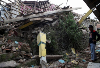 印尼西爪哇强震，6岁男童受困两天奇迹生还