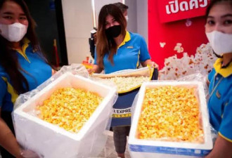 曼谷影院爆米花无限吃 民众带桶前来