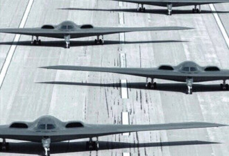 美军8架B-2“大象漫步”展示全球打击能力