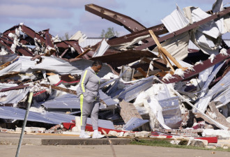美国南部至少20个龙卷风肆虐 当局吁避难