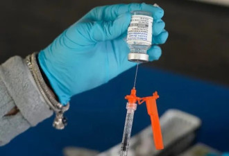 离谱！加拿大男子怒曝：自己和十几个人被药房注射过期疫苗！
